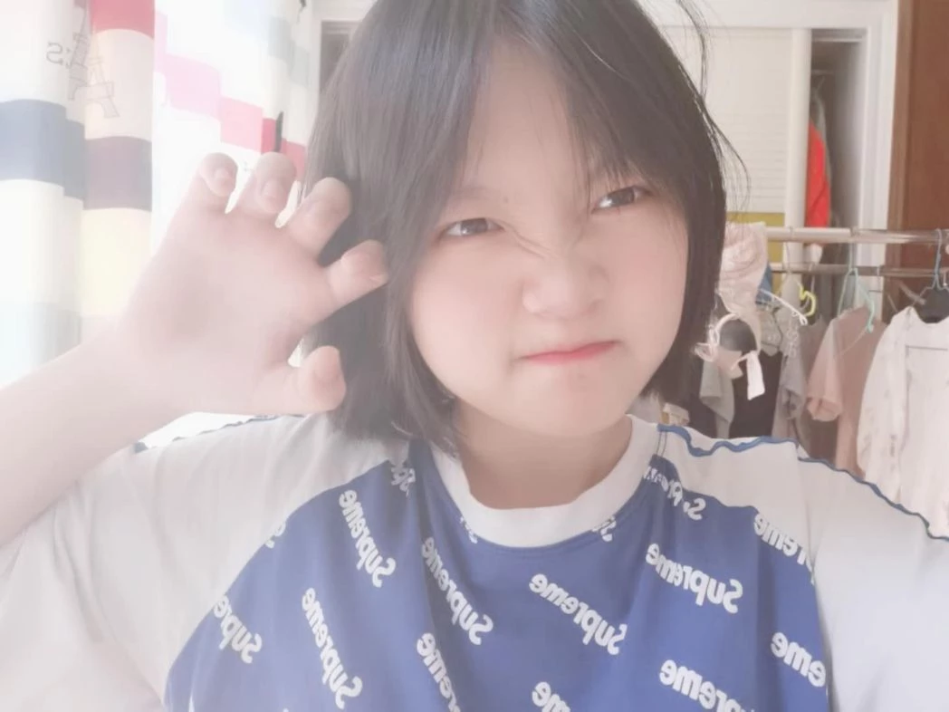 婴儿肥的肉感小妹，懵懵懂懂插着最舒服[20P]