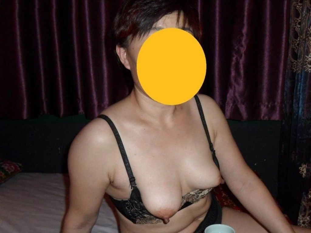 援到超饥渴30多岁家庭主妇妇 [18P]