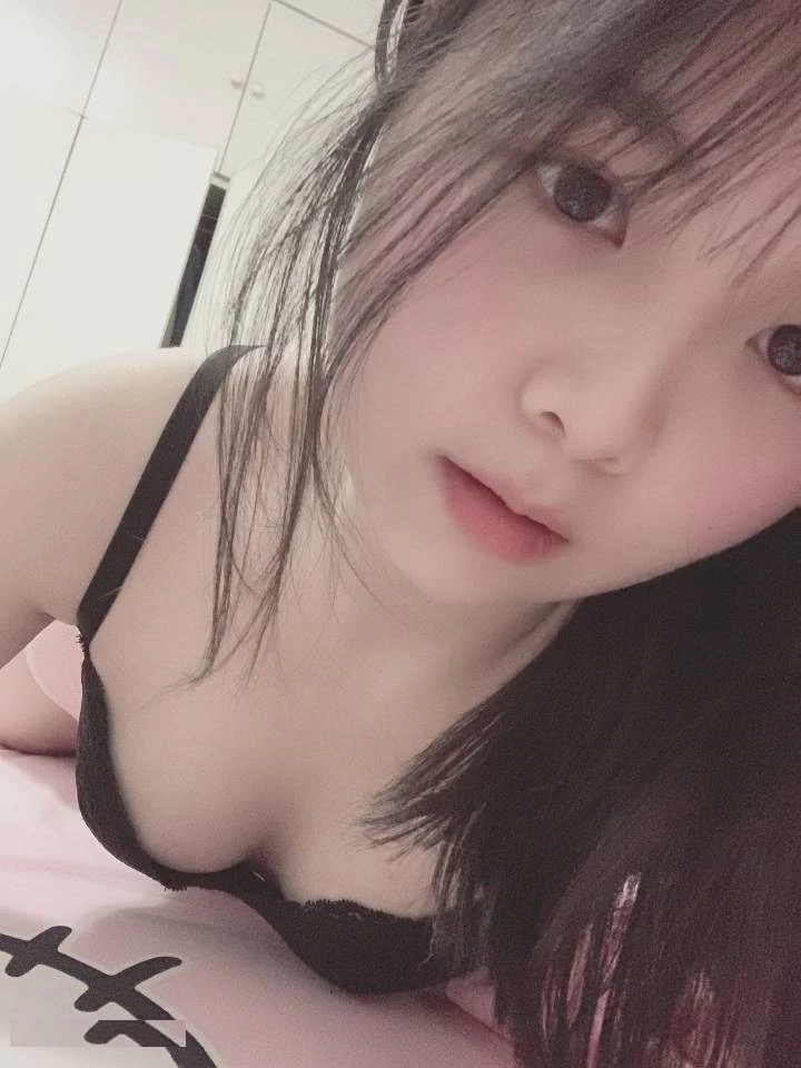 奶子不但大，嫩，白，但是确实是个好炮架子[15P]