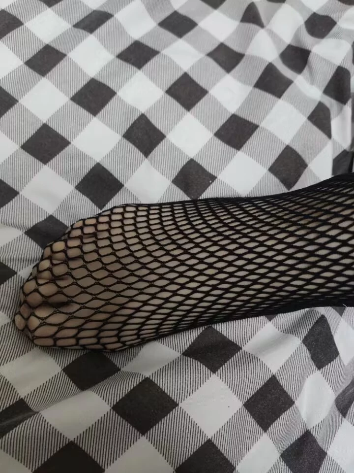[原创][ID手写验证]00后骚女友刮毛后穿上连体情趣网袜展示下体，手指抽插出白浆[16P]