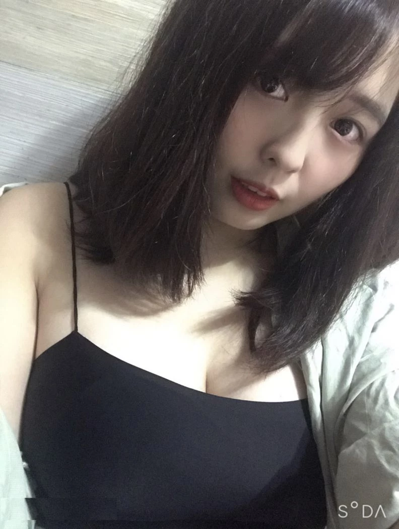 丰满的人妻总是风情款款，饱满的乳房和乌黑的阴部极具杀伤[17P]