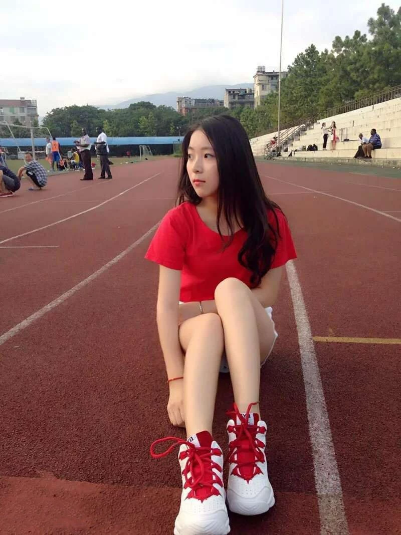 还在上大学的女友很嫩[11P]
