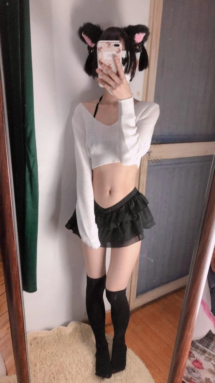 孤单寂寞的闷骚妹子[18P]