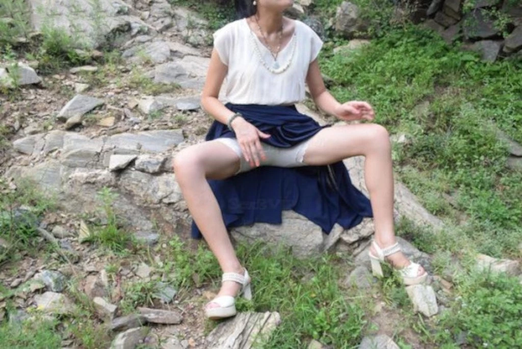 自己揉了那么久穴还是湿漉漉的发情了[15P]