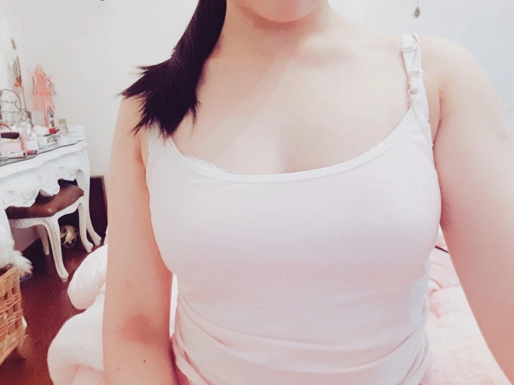 大胸妹子搬开小逼诱惑我［11P］