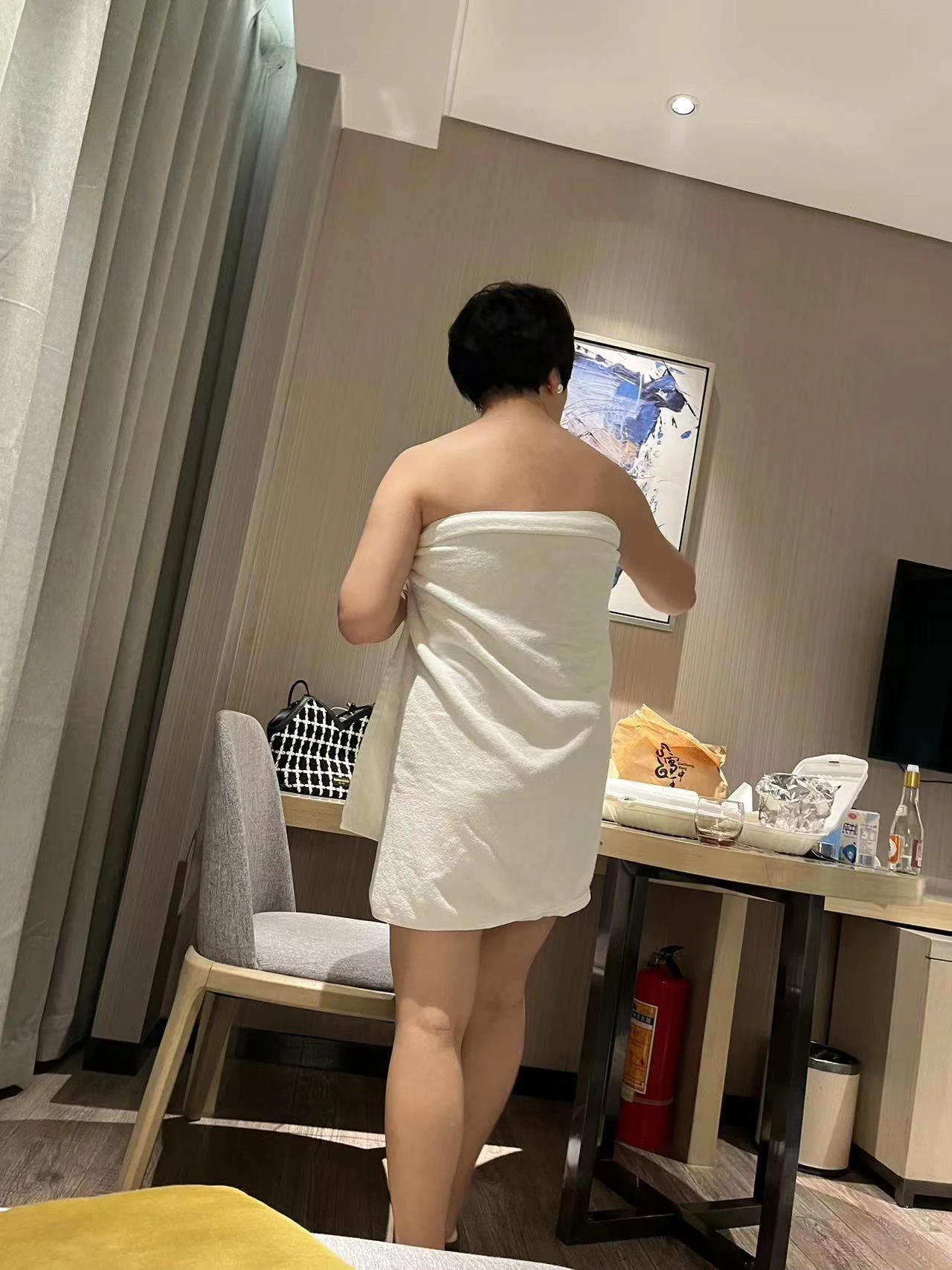 [原创]游客投稿，小学语文老师来020看望生病住院的老父亲，酒过三巡后殷勤伺候报答师恩。[14P]