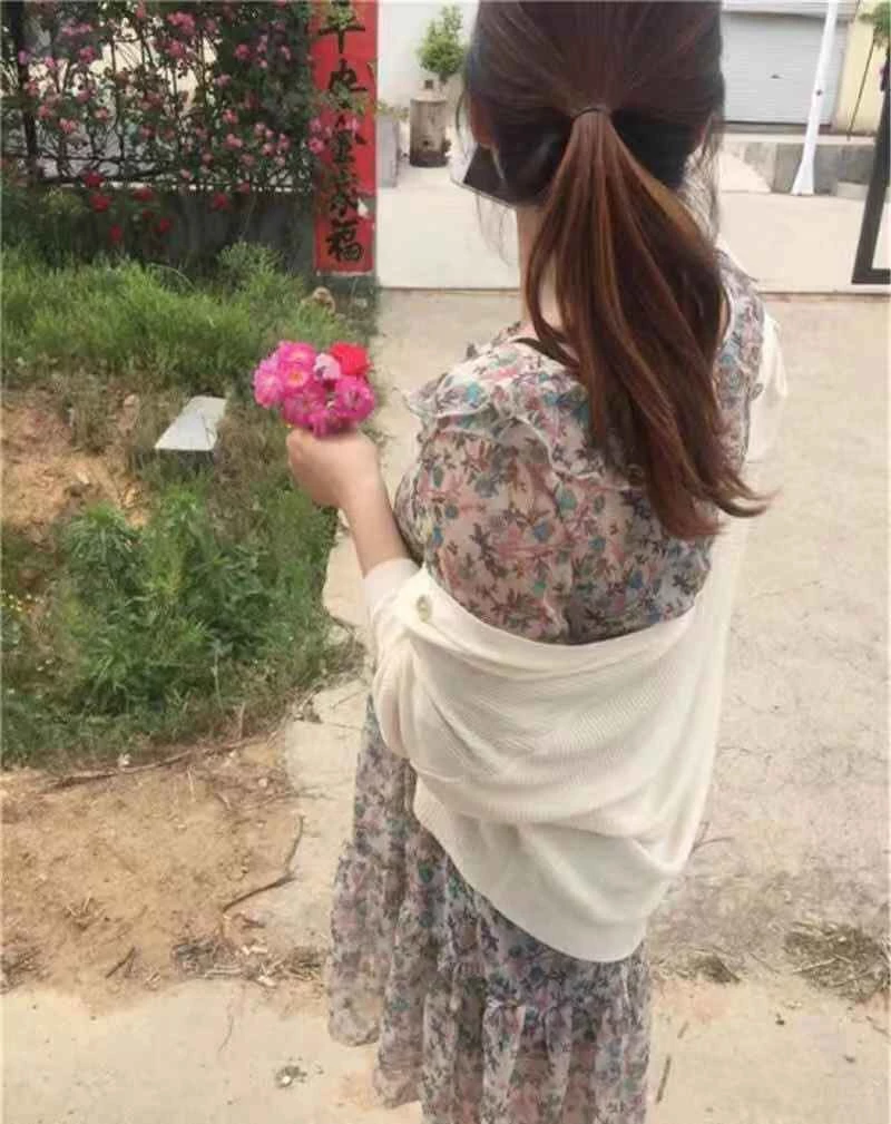 和大嫂游玩[18P]