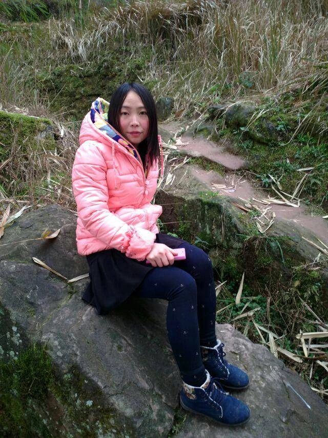 布依族小妹[12P]