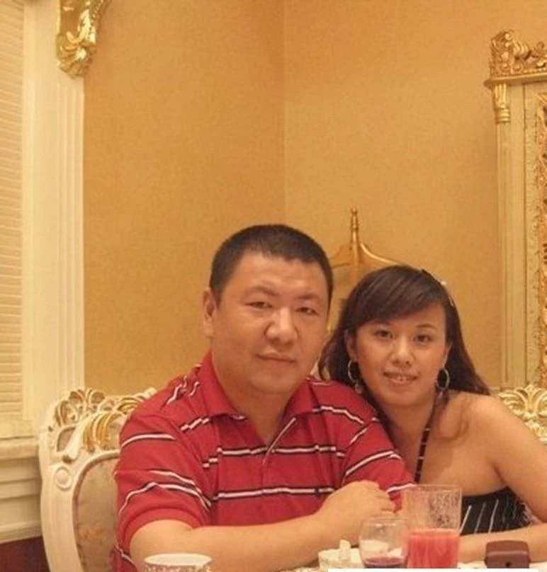 贡献漂亮的老婆想让让别人插[25P]
