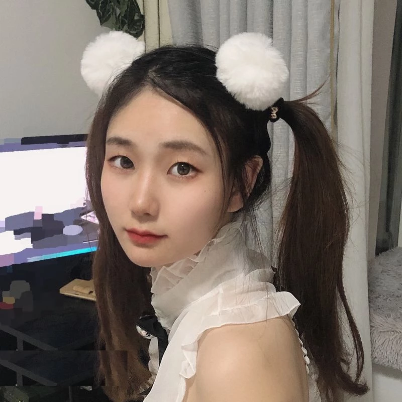 超漂亮的美女，那不大不小一手能掌握的乳房更是诱人[17P]
