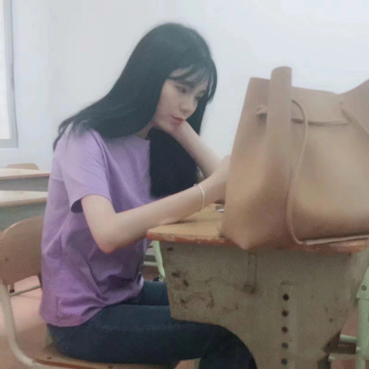 女朋友爱照镜子[10P]