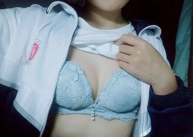 乳此清秀的女孩[12P]