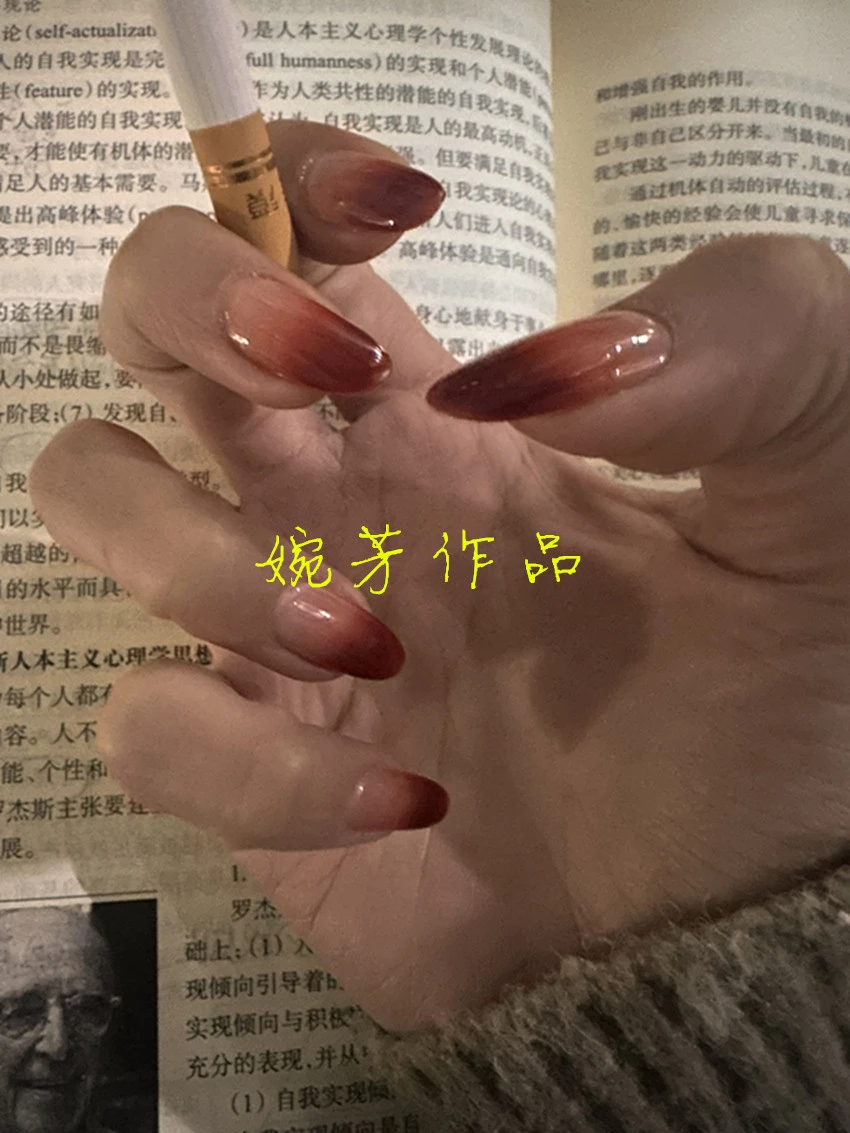 我从春天走来。为何总是这样在我心中深藏着你。想要问问你敢不敢像你说过那样的爱我[19P]