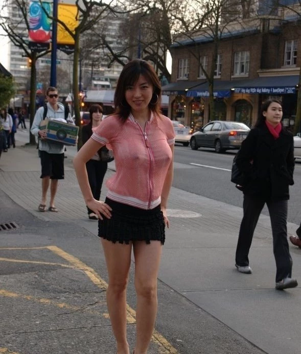大骨架的女人大街上露出，插这种有征服感[22P]