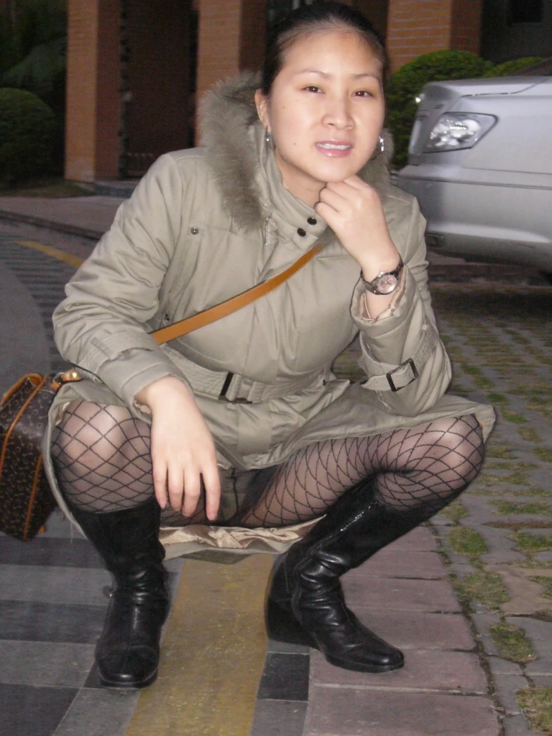 老婆怀孕性欲强想找个人3P她[24P]