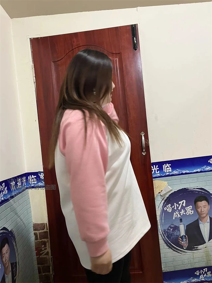 [原创][足控淫妻社]0311 在刘华强的注视下 两口子一桌子菜都不吃了 饭店包厢直接吸出 [18P]