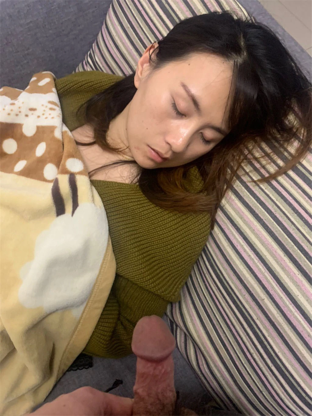 趁她喝醉办了她[12P]