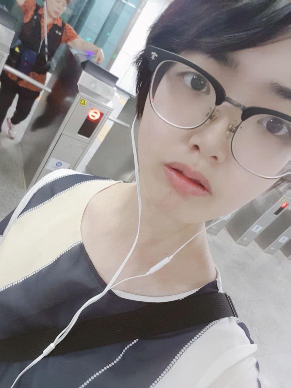 妹妹的私密相册[15P]