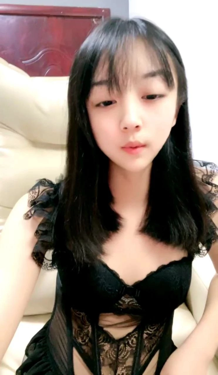 美妆博主自拍露出[10P]