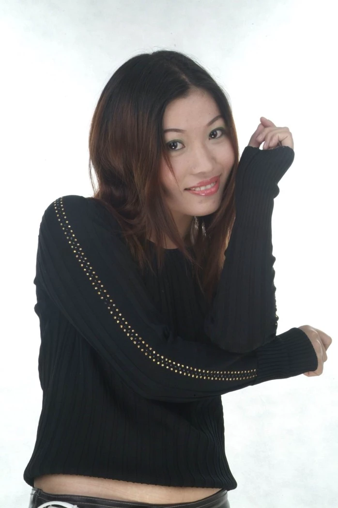 良家人妻在影楼拍的大尺度照流出[23P]
