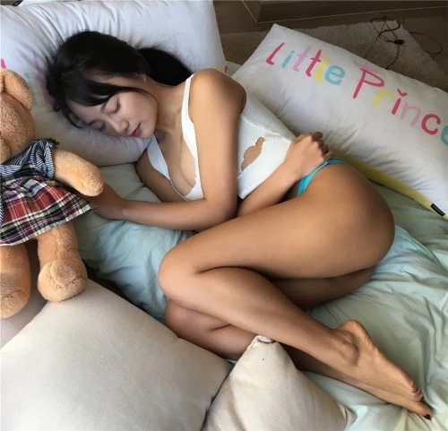 刚刚出来工作的女子[29P]