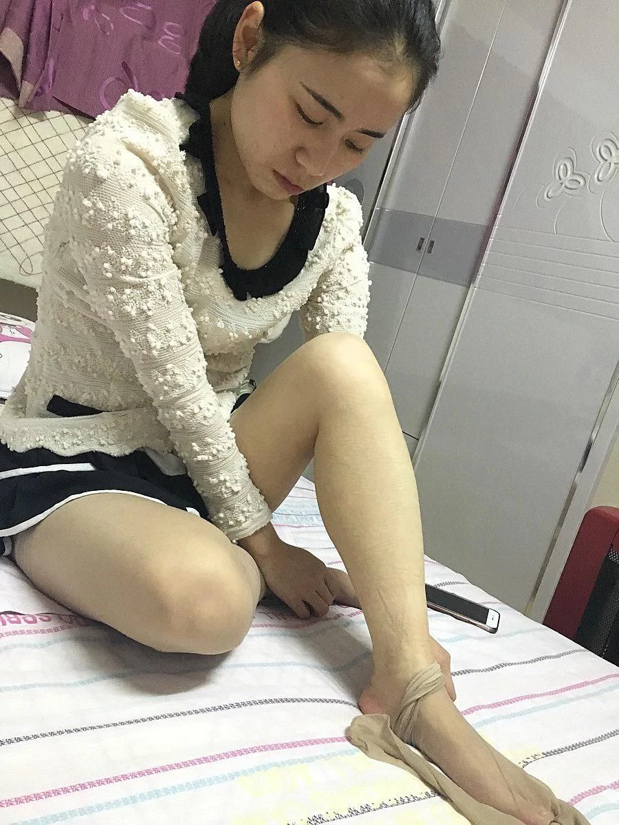 车站偷拍搭讪再推倒[10P]