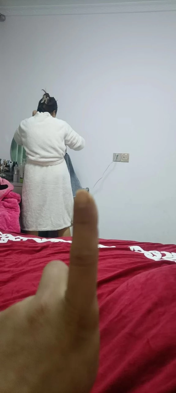 ［原创］手势认证，投稿给苍哥，河南28岁夫妻，日常自拍，身穿连体情趣内衣，扒开肉蛤给大家品一品，新人准备入圈大家鼓励鼓励［20P］