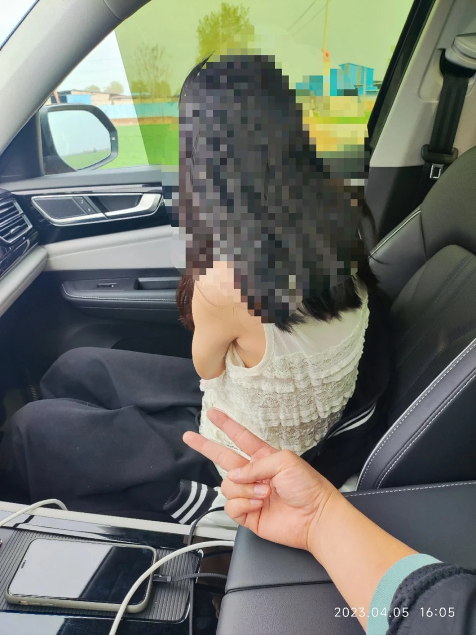 ［原创］手势认证，投稿给苍哥，这么嫩小妹妹多久没见过了？年龄别瞎猜，别说我禽兽啊，一个愿打一个愿挨，聚聚们饱个眼福就得了，乳头嫩的发红，悄悄看［22P］