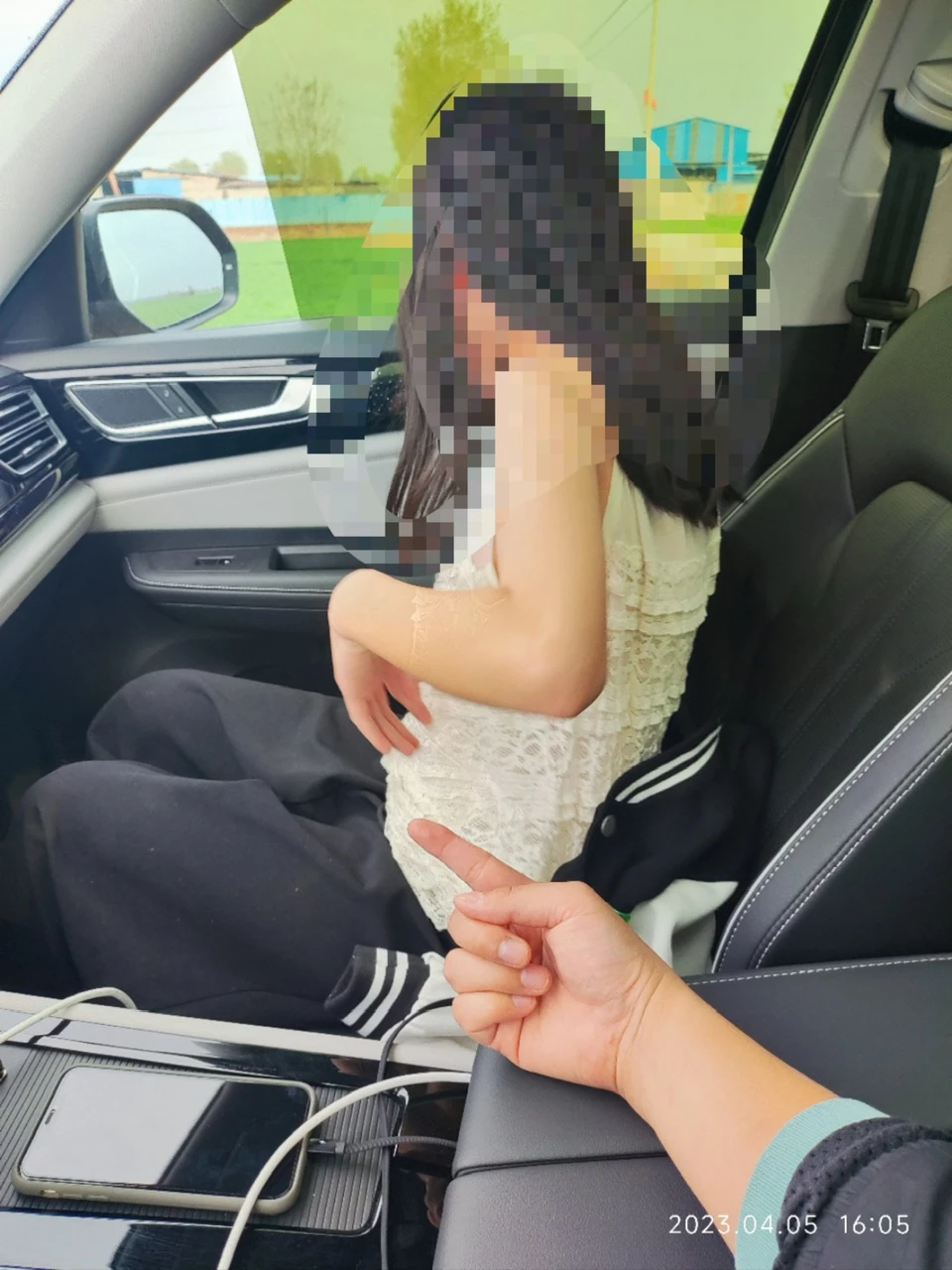 ［原创］手势认证，投稿给苍哥，这么嫩小妹妹多久没见过了？年龄别瞎猜，别说我禽兽啊，一个愿打一个愿挨，聚聚们饱个眼福就得了，乳头嫩的发红，悄悄看［22P］
