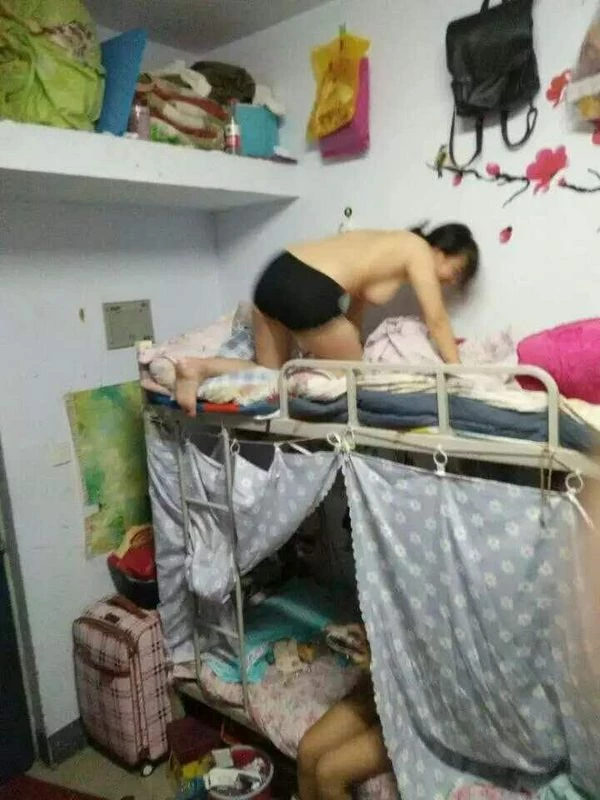 寝室里的春色[13P]
