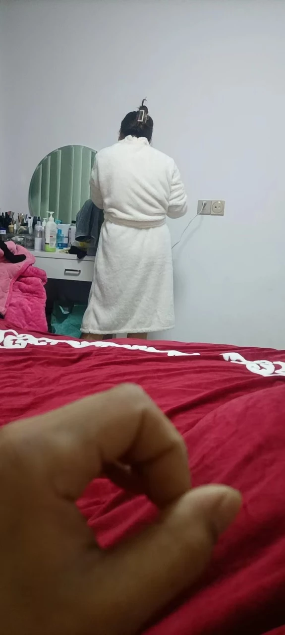 ［原创］手势认证，投稿给苍哥，河南28岁夫妻，日常自拍，身穿连体情趣内衣，扒开肉蛤给大家品一品，新人准备入圈大家鼓励鼓励［20P］