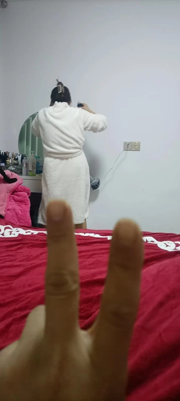 ［原创］手势认证，投稿给苍哥，河南28岁夫妻，日常自拍，身穿连体情趣内衣，扒开肉蛤给大家品一品，新人准备入圈大家鼓励鼓励［20P］