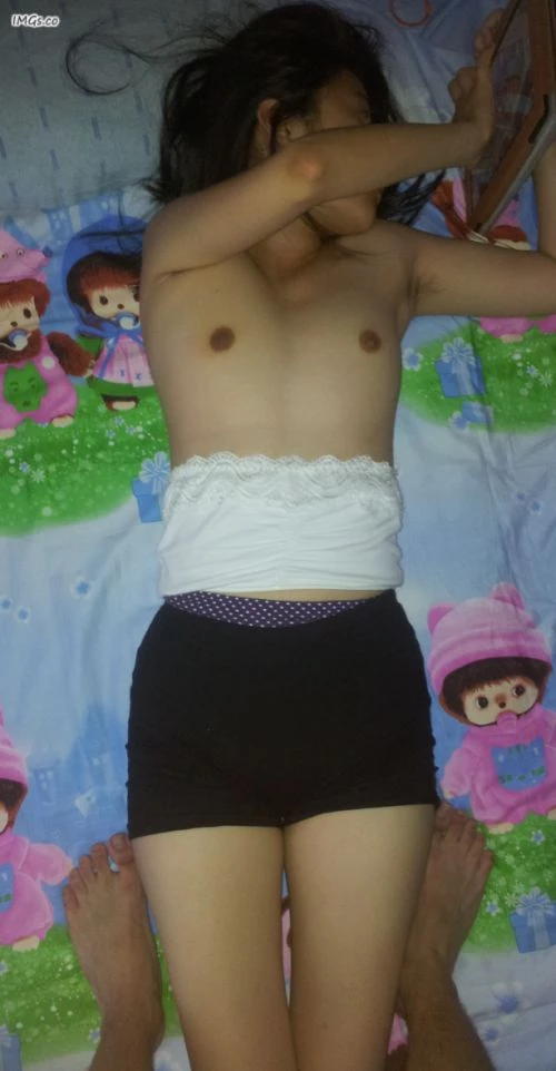 秘书性欲强，每周都要在这张床上操她三四次[21P]