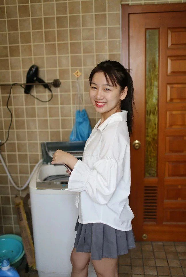 小姐姐多看一眼就会喜欢上[10P]