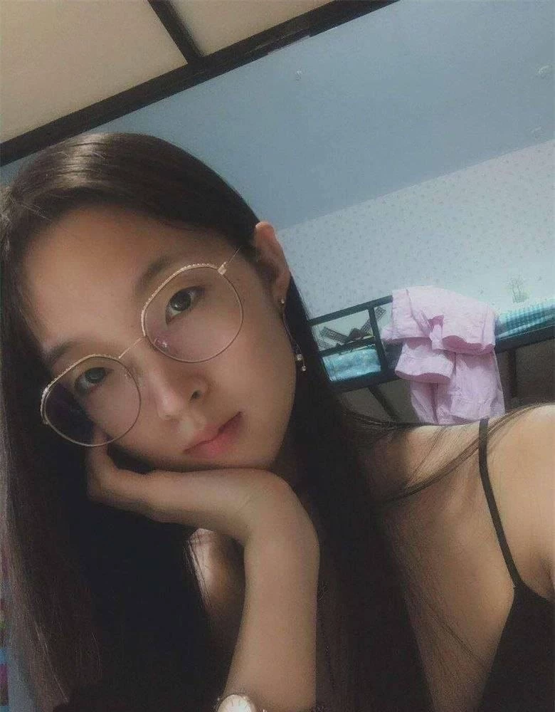 我老婆舔鸡巴[10P]