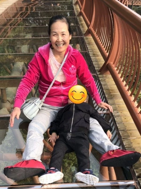 六-一前夕，上午景点陪张婶的孙子玩，下午酒店哄孙子睡了陪张婶玩［11P］