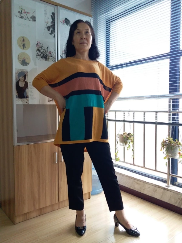60岁的张婶被万恶的高利贷逼的走投无路，五一来我办公室席地躺平，借两千大洋，下月工资抵扣［27P］