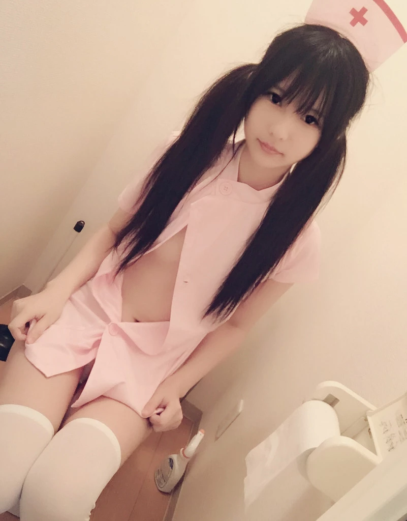 快手红人呆呆粉红护士装给土豪口含大鸡鸡[19P]