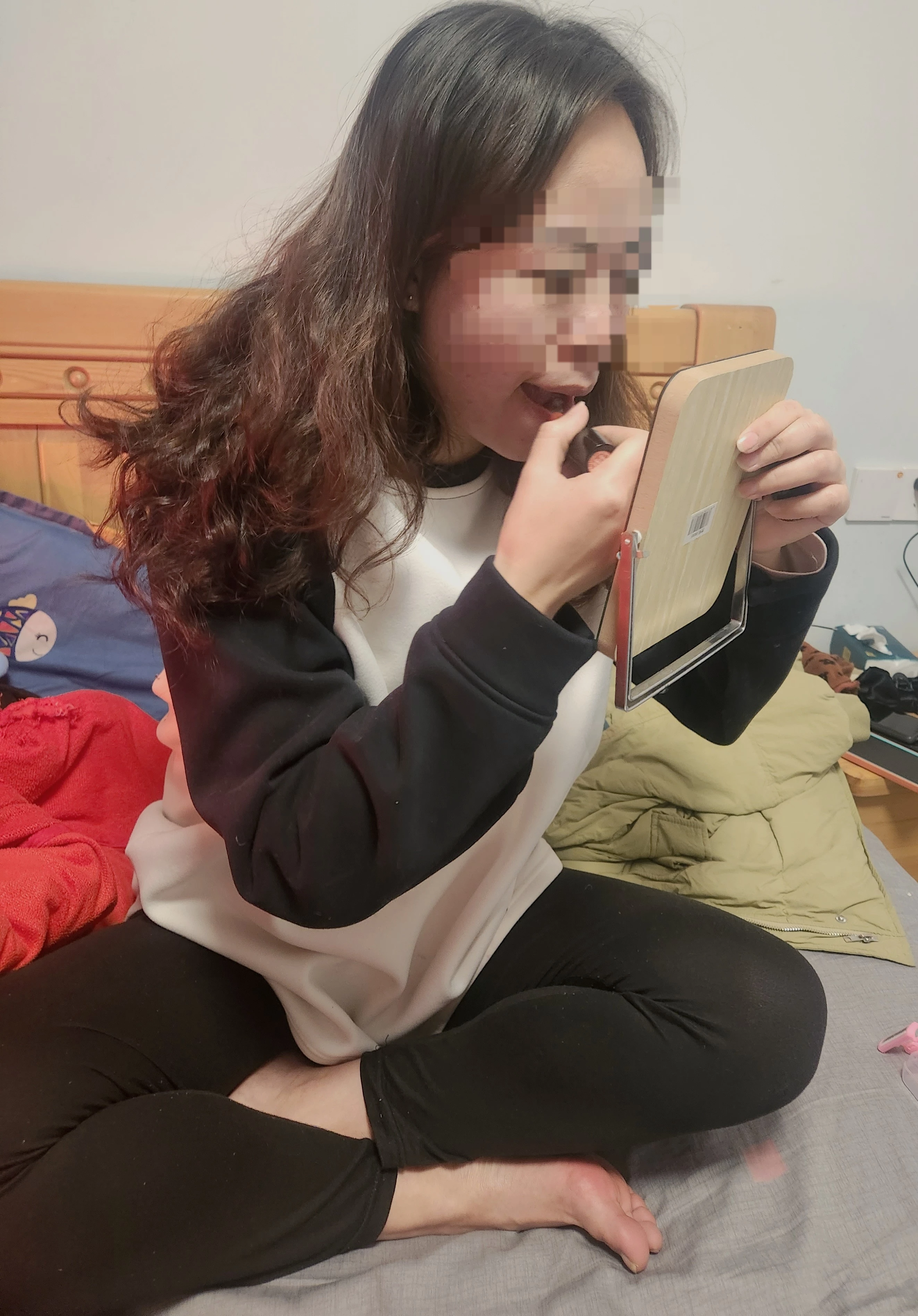 [原创]农二代原创，眼镜一戴，火力全开！微露脸的老婆化身性感职场OL，玩起假阳具！女上位让我快速缴枪[56P]