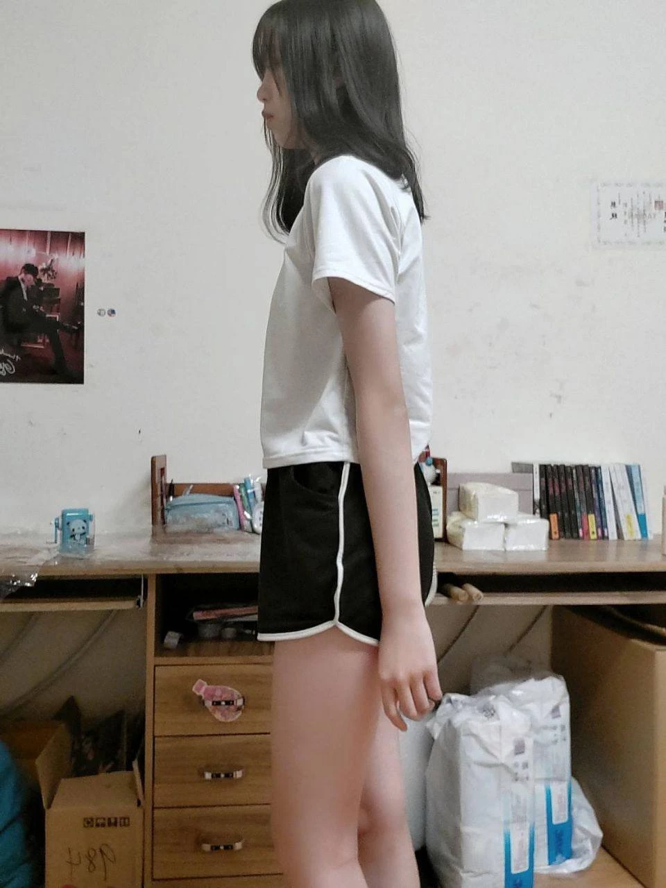 转载小小年纪就学会了搔首弄姿[13P]