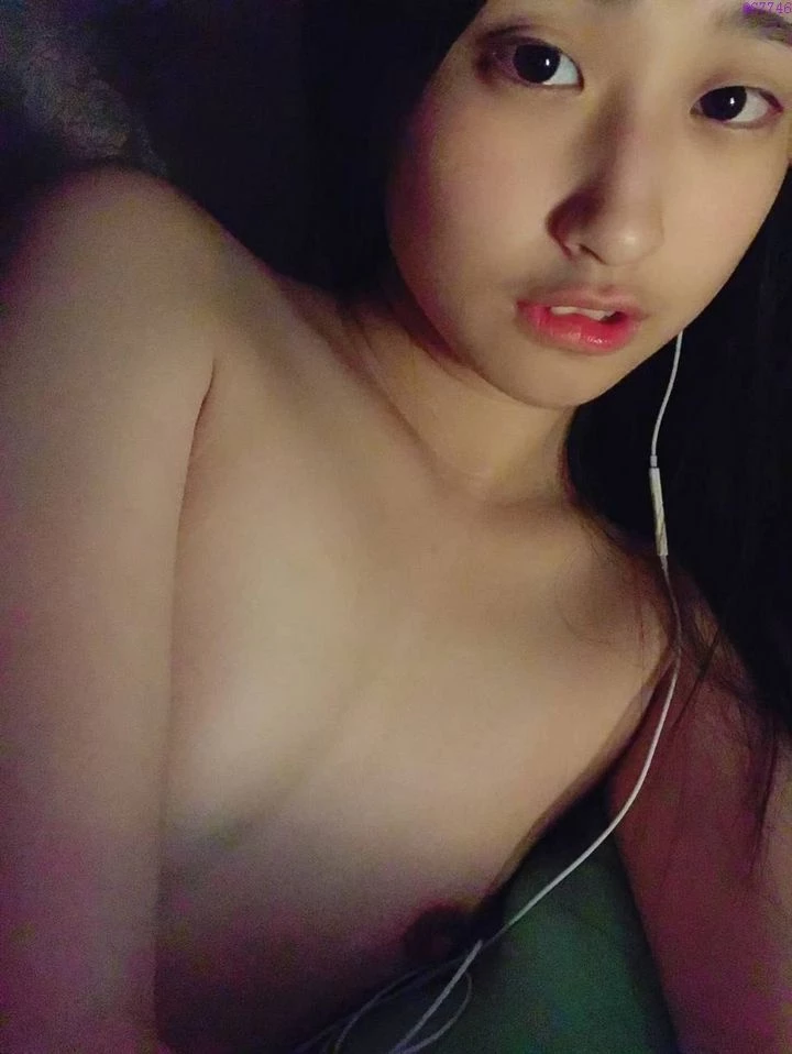 萌萌嫩妹一个人发骚[10P]