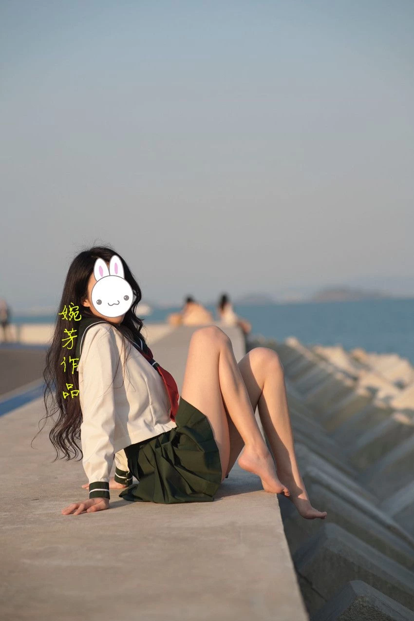 怎么说呢，很漂亮，有一种难以形容的美.特别是鼻子和嘴巴，正正好好，不多不少。最妙的是头发，长在头顶上[38P]
