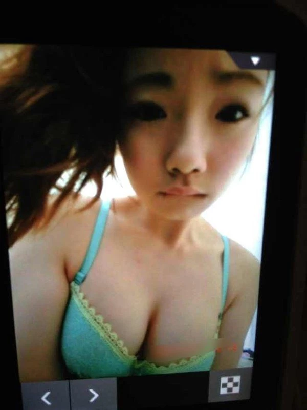 童颜巨乳少女摸奶掰穴[10P]