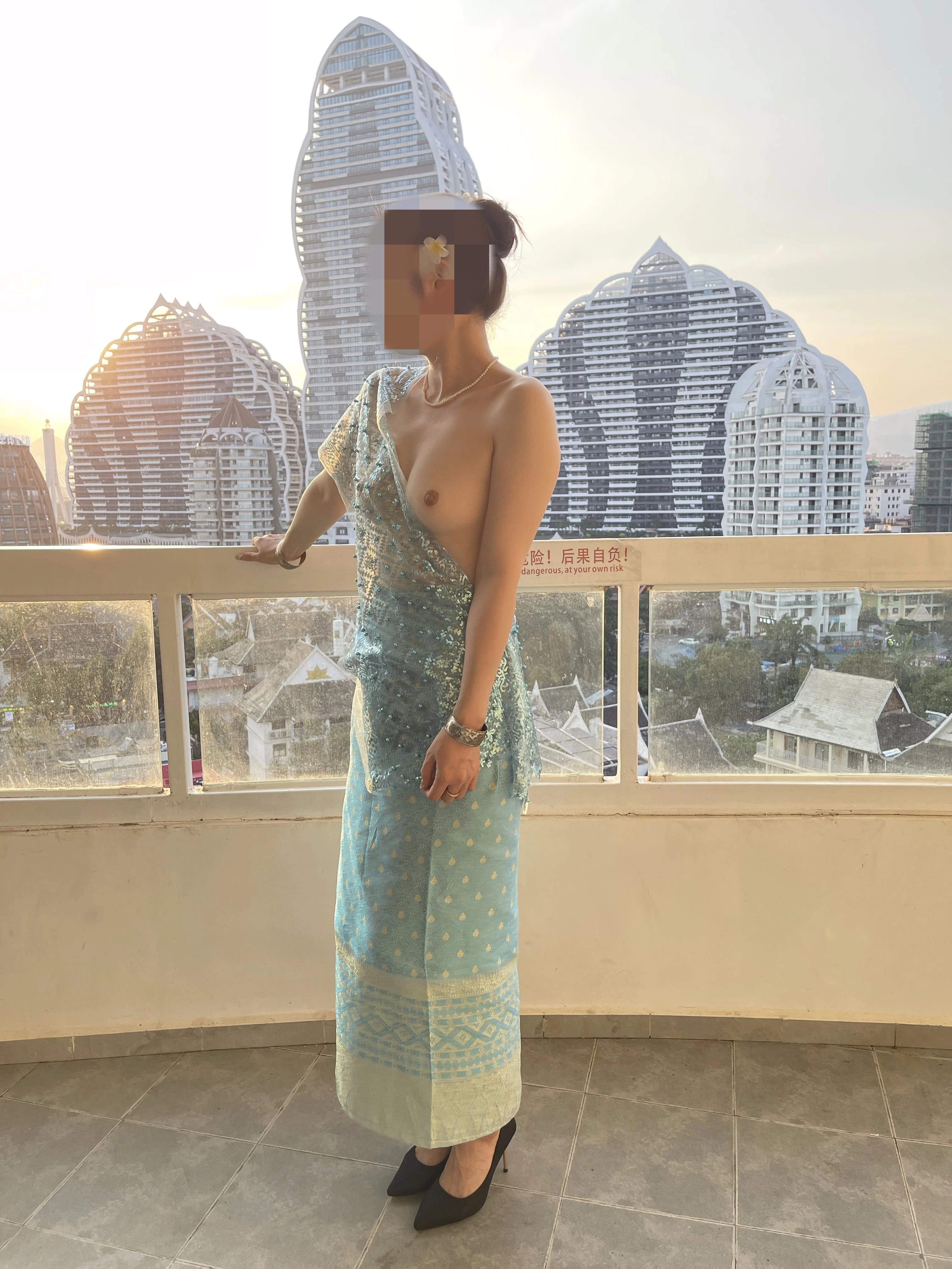 [原创][一撸由你]反差的魅力总是无穷的，穿着衣服总比全裸性感，看看小骚货有没有吸引到你[35P]