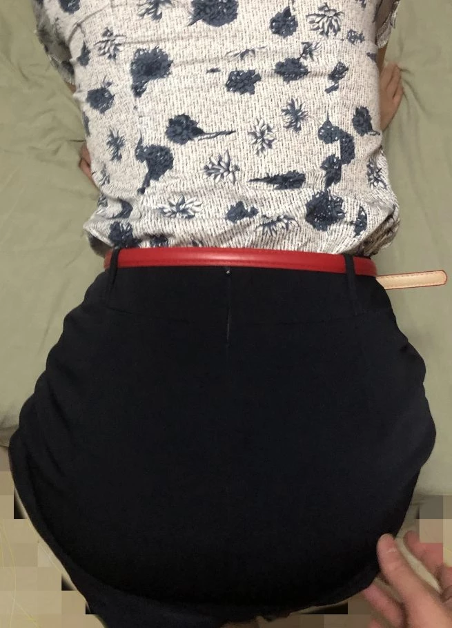 极品空姐穿着她的制服展示她的完美身材最后被我干出白浆[10P]