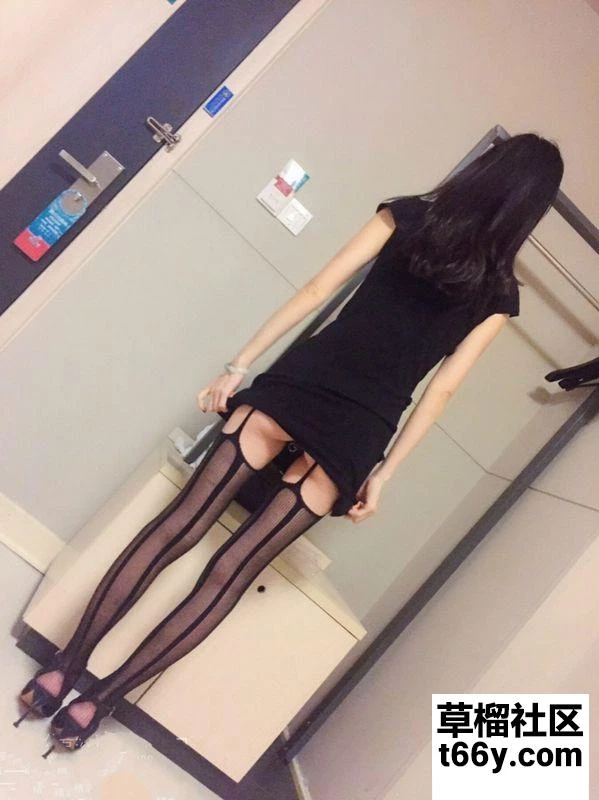 逼上挂钉的骚妇 [15P]