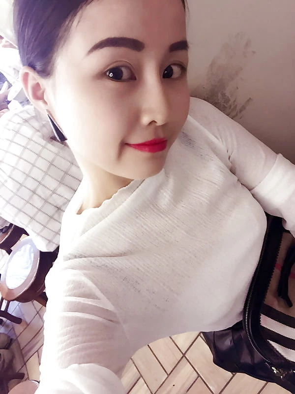 气质少妇这身材可以玩一年的，年轻就是好啊，坚挺光滑[21P]