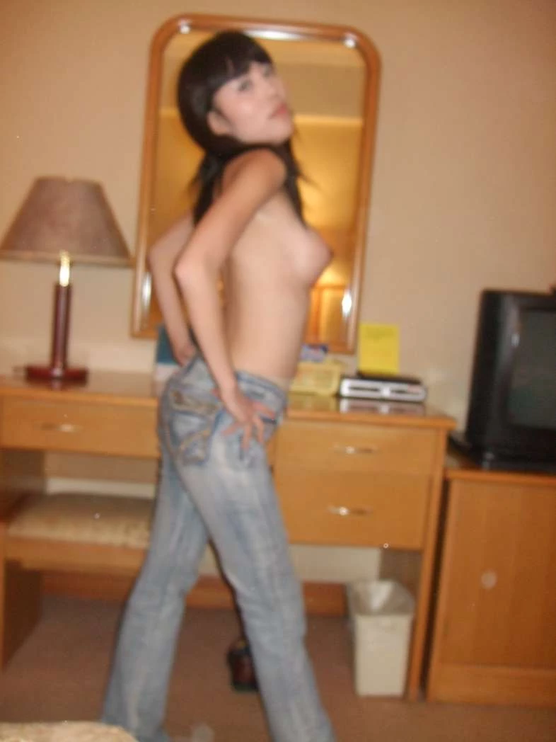 在床上发骚甜美可爱的小少妇[25P]
