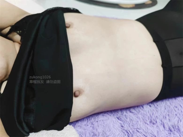 [原创][足控淫妻社]0534 多年潜水游客 老婆终于同意拍照投稿 虽然图拍的很烂 但还是花了心思的[22P]
