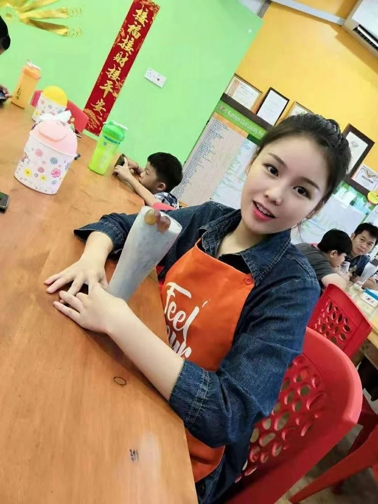 饭店服务员色诱她出来开房[10P]